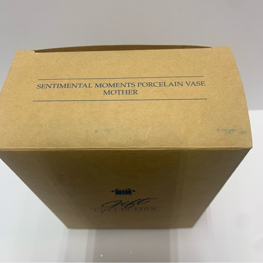 Vintage Avon Gift Collection Sentimental Moments Porcelain Vase - Mother - Picture 14 of 15
